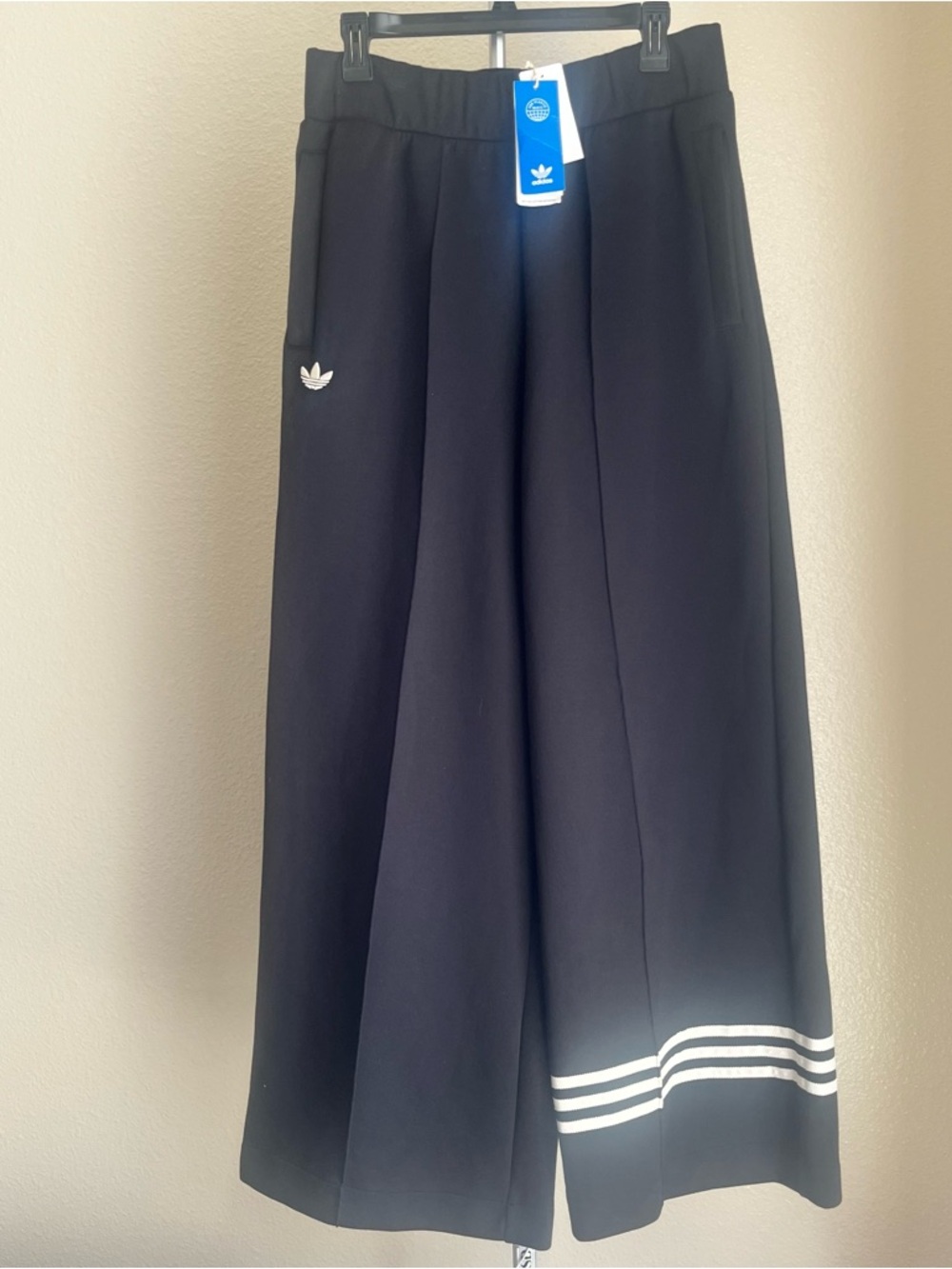 Adidas Originals Adicolor Neuclassics Track Pants HM4746 Black Size L NWT - Picture 3 of 12